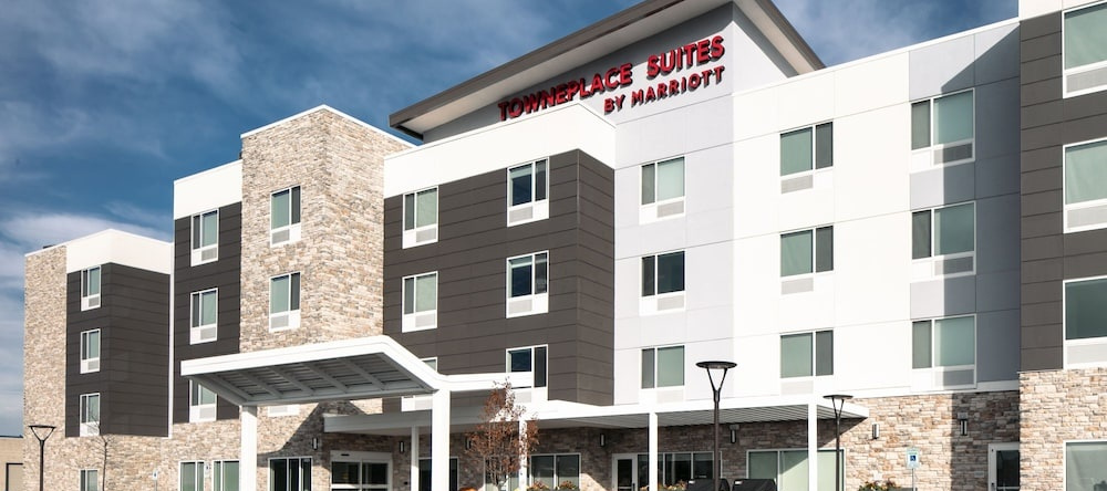 Towneplace Suites By Marriott Oconomowoc, Oconomowoc — photo 1