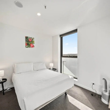 Light-filled 1-bed Apartment With Pool & Gym, Gungahlin — photo 5