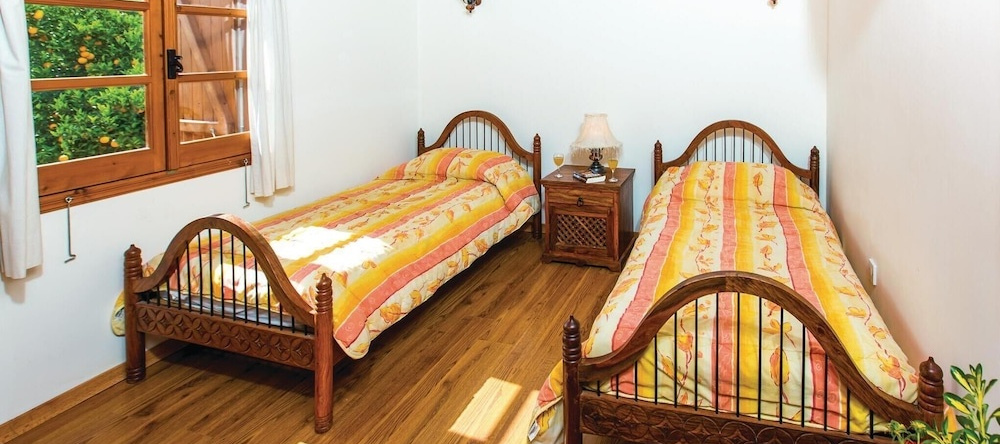 Amazing Home in Miliou Paphos With 3 Bedrooms, Outdoor Swimming Pool and Swimming Pool, 米利厄 — 照片 1
