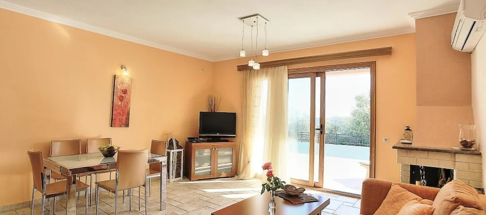 Villa Kyknos Large Private Pool Walk To Beach Sea Views A C Wifi Car Not Required Eco-Friendl - 2329, Остров Меганиси — фото 1