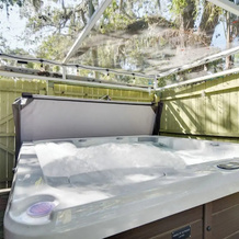 Riverfront Getaway w/ Hot Tub & Game Room!, 新里奇港 — 照片 5