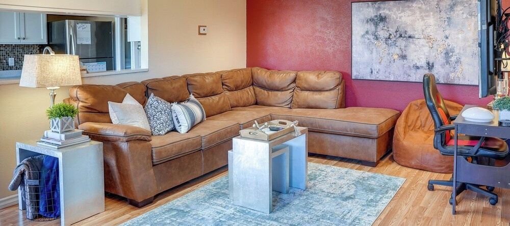 1 Mi To Unm: Convenient Albuquerque Townhome!, Альбукерке — фото 1