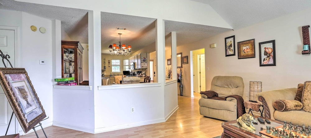 Charming Stockbridge Home: 23 Mi To Atlanta!, Стокбридж — фото 1