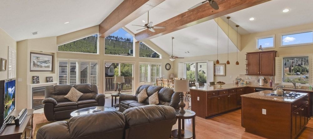 Mule Meadows Classy, Split Level South Tahoe Home!, Фоллен Лиф — фото 1