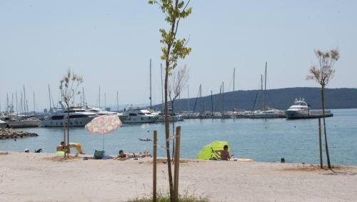Yacht Beach Apartments, Kastela — photo 1
