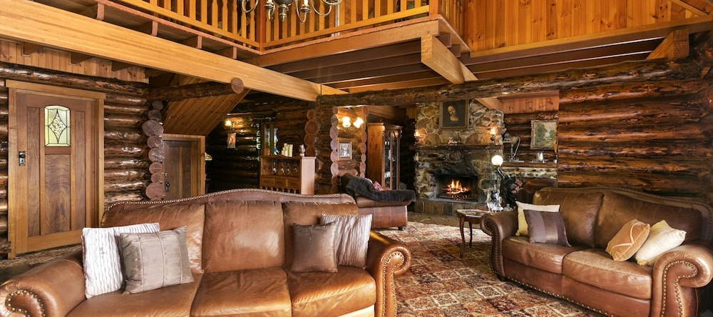 Eagles Nest Luxury Mountain Retreat, Narbethong — photo 1