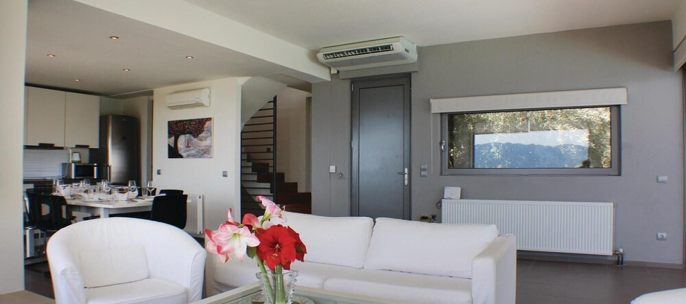 Beautiful Home in Perdika With 4 Bedrooms, Wifi and Outdoor Swimming Pool, 阿伊奥斯·乔治奥斯 — 照片 1
