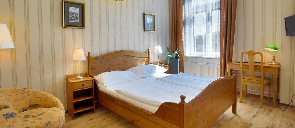 Hotel Štekl - Hrubá Skála, 赫鲁巴-斯卡拉 — 照片 1