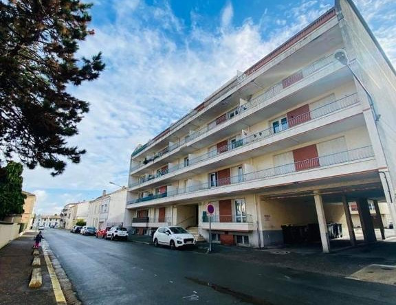 Grand studio avec balcon proche du centre ville, 托南 — 照片 1
