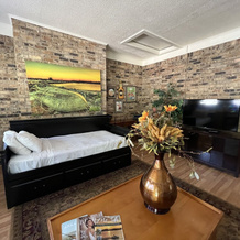 Two bedroom House with fenced in yard, covered patio area, located at the Joplin Inn at the entrance to Mountain Harbor, just 1 1/2 miles from Lake Ouachita. by RedAwning, 艾达山 — 照片 3