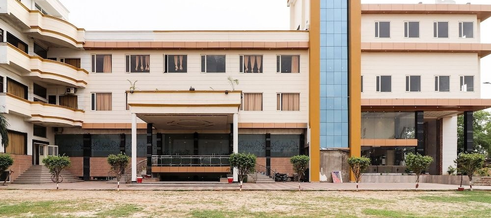 Oyo 39959 Hotel Bandhan Bahraich, 巴赫赖奇 — 照片 1