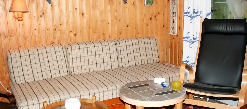 Quaint Holiday Home in Aakirkeby near Beach, 东瑟马肯 — 照片 1