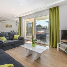 Awesome apartment in Kostrena Sveta Lucij w/ Outdoor swimming pool, Jacuzzi and 3 Bedrooms, 里耶卡 — 照片 2