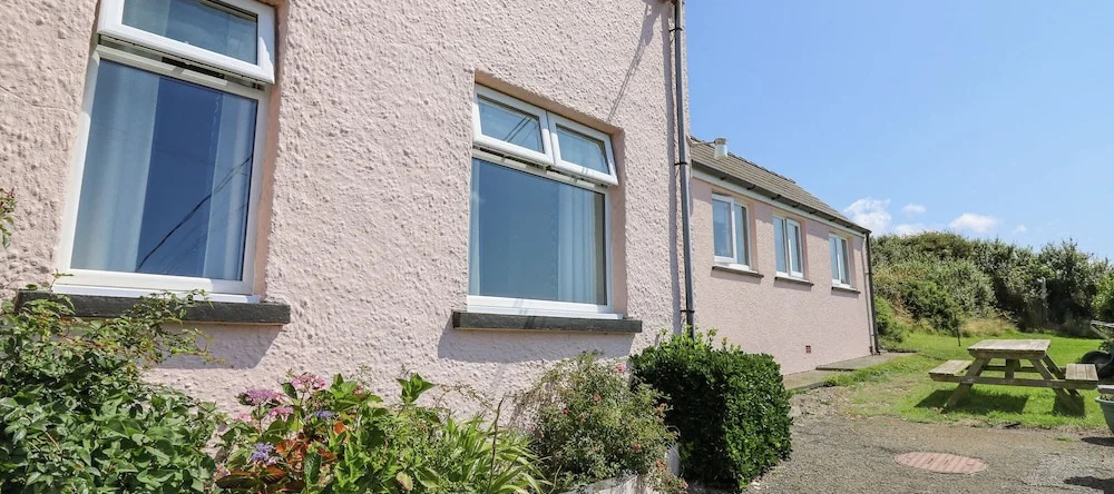 2 Sunny Hill, Llanrhian — photo 1