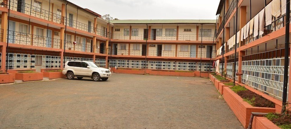 Racecourse Inn Hotel, Eldoret — photo 1