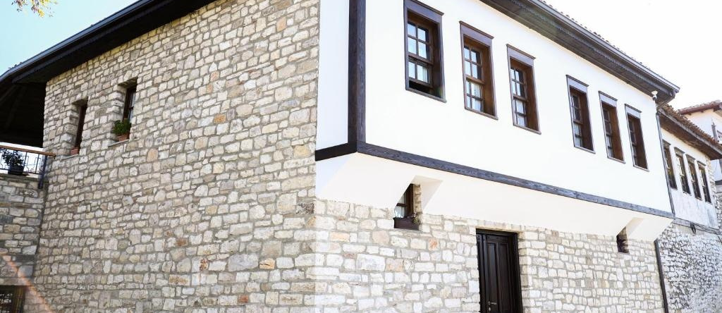 Oda Tomori, Berat — photo 1