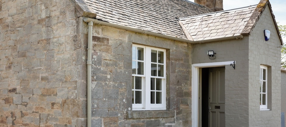 Gamekeepers Cottage At Rosebery Steading, Горбридж — фото 1
