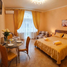 Delyuks s balkonom Apartment, Sevastopol — photo 2