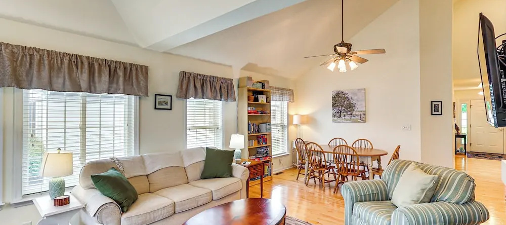 5 Mi To Beach: Lewes Home W/ Deck & Pond View, Беллтаун — фото 1