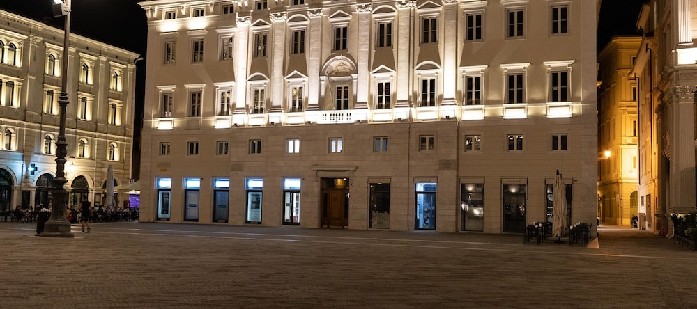 Grand Hotel Duchi d'Aosta Apartments, 的里雅斯特 — 照片 1