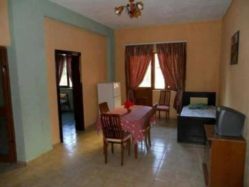 Hotel Dragoi Mbreteror, Velipoje — photo 1