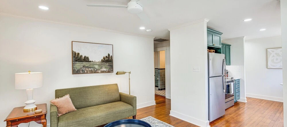 2 Mi to Tyler Rose Garden: Vibrant Apartment!, Tyler — photo 1