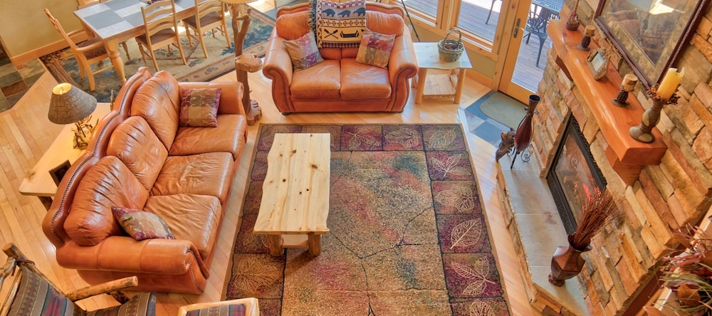 Moose Meadow Retreat Private Home with Hot Tub, 蓝河 — 照片 1