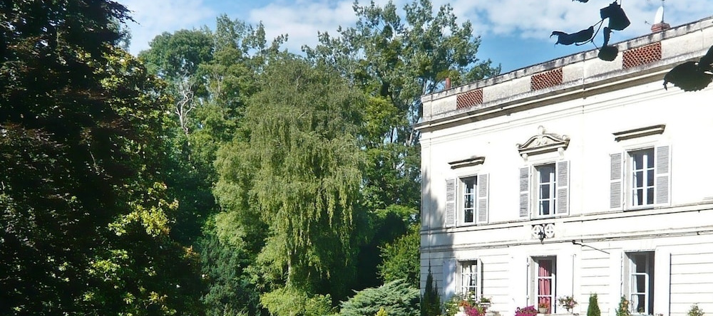Mansion With 6 Bedrooms In Neuillé, With Private Pool, Furnished Garde, Нейи — фото 1