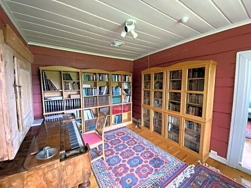 Svanøy Hovedgård, 弗洛拉 — 照片 1