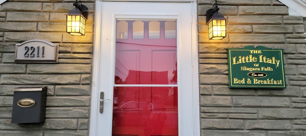 The Little Italy of Niagara Falls Bed & Breakfast, 尼亚加拉瀑布城 — 照片 1