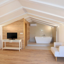 Unique beach house with beautiful garden and covered terrace offering sea views, 亚塞尼采 — 照片 4