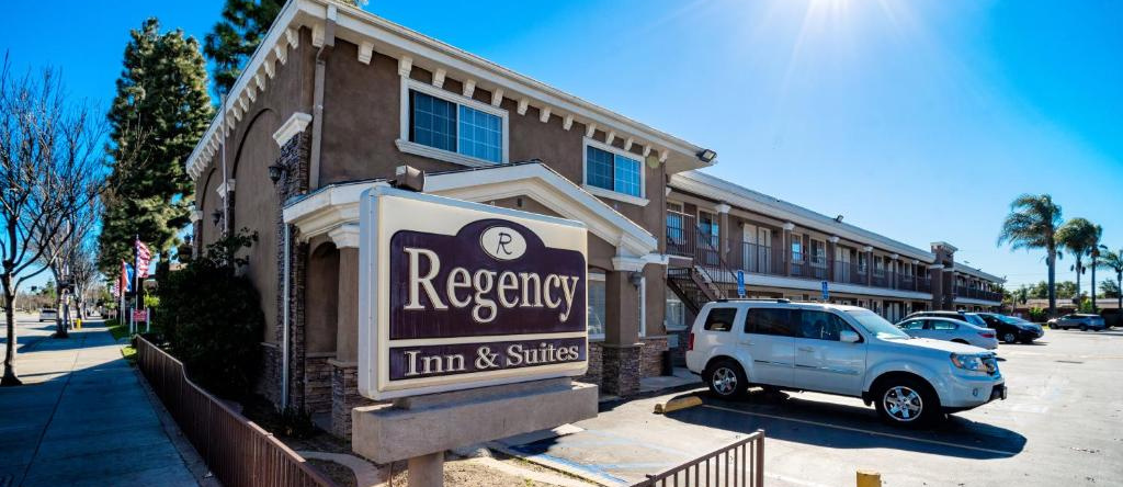 Regency Inn & Suites, Доуни — фото 1