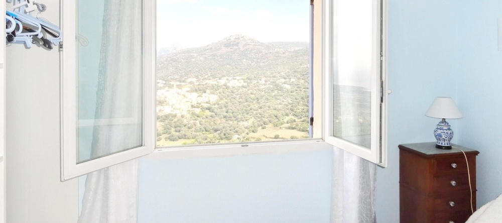 House With one Bedroom in Cateri, With Wonderful sea View and Furnishe, 卡泰里 — 照片 1