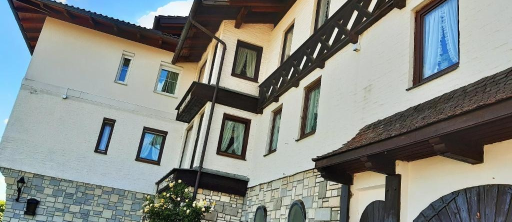 Hotel/Pension Rosengarten, Зеекирхен-ам-Валлерзее — фото 1