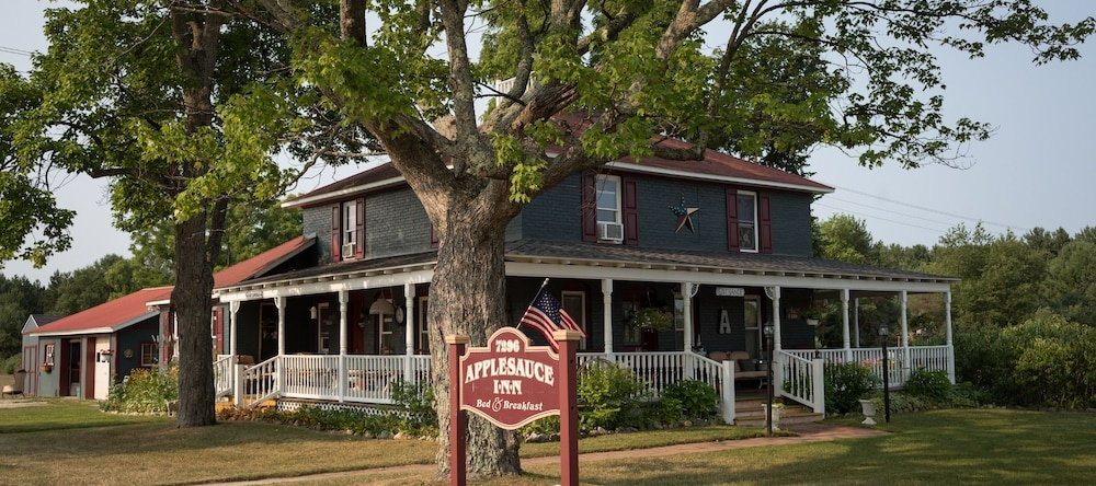 Applesauce Inn B&B, 曼塞洛纳 — 照片 1