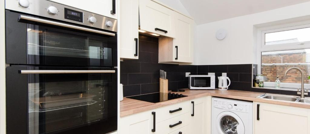Hampton House - Lovely and Spacious 2 Bedroom Apartment - WITH FREE PARKING, 斯卡伯勒 — 照片 1