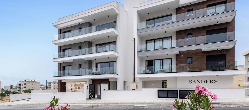 Sanders Elgio - Delightful 2-Bdr Apt With Balcony, Айос-Атанасиос — фото 1