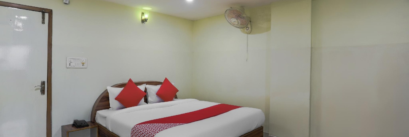 OYO Flagship 73151 Raja Hotel, 贡迪亚 — 照片 1