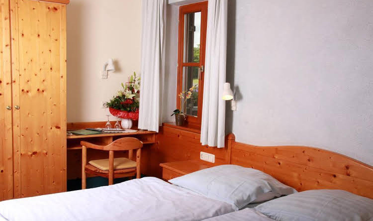 Gasthof zum Rödelseer Schwan, Roedelsee — photo 1