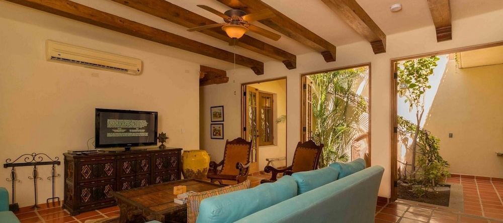 Casa De La Alegria 3BR by Casago, Loreto — photo 1