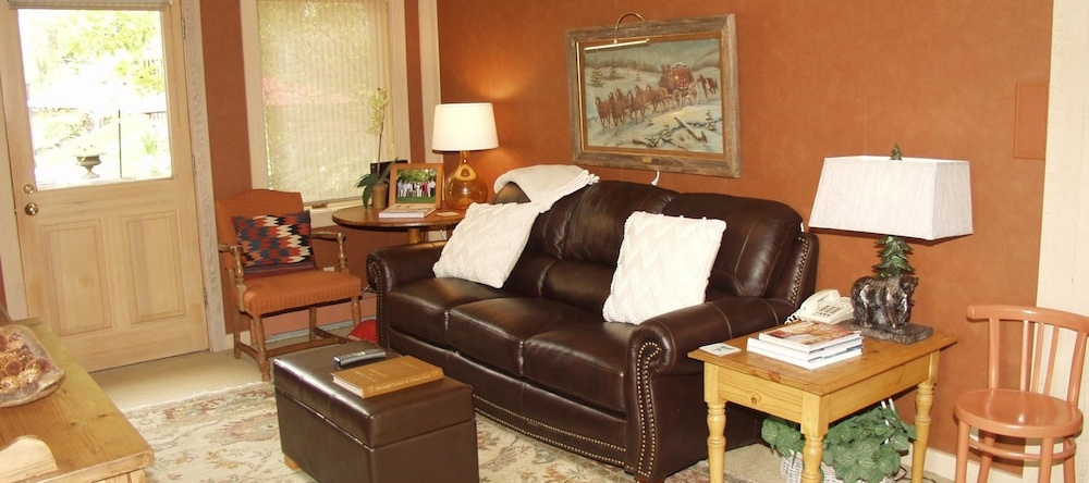 Walk 1 block to ski access - 6th bedroom mother-in-law unit optional Home by RedAwning, 斯诺马斯村 — 照片 1