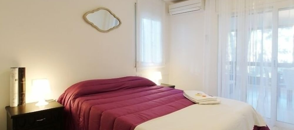 Amity Be my Guest Castelldefels, 加瓦 — 照片 1