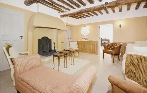 Five-Bedroom Holiday Home in St. Saturnin les Apt., 圣萨蒂尔南莱阿普特 — 照片 1