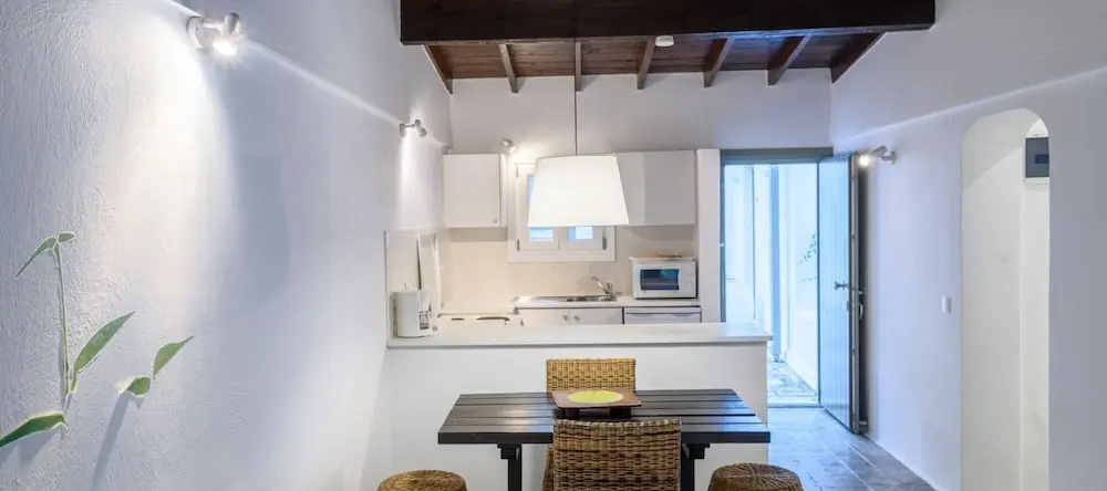 Skiathos Holidays Deluxe Suite, Канапица — фото 1