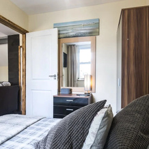 Holey Moley Lodge - 2 Bedroom, Amroth — photo 4