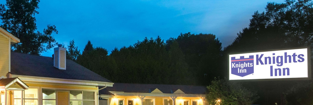 Knights Inn Bracebridge, 布雷斯布里奇 — 照片 1