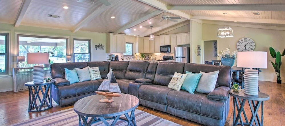 Lake View Tangled At Texoma Home W/ Hot Tub!, Шерман — фото 1