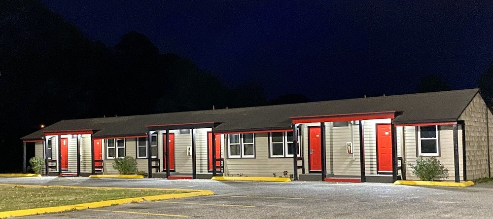 Whistling Pines - Daily & Extended Stay, Elizabeth City, 伊丽莎白城 — 照片 1