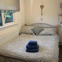2-Bed Cabin Sleeps 4 -Small Pets Ok -Free Parking, Ллансаннан — фото 4