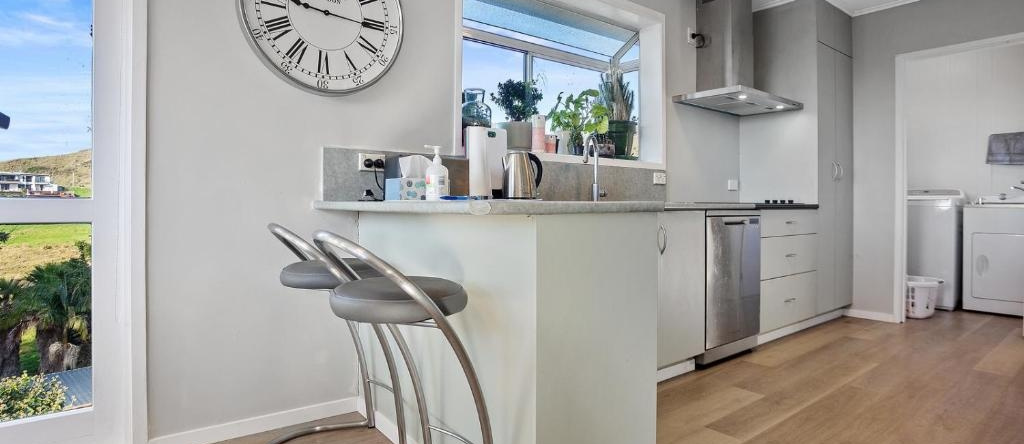 Nanny's Beach House - Waihi Beach Holiday Home, Waihi Beach — photo 1